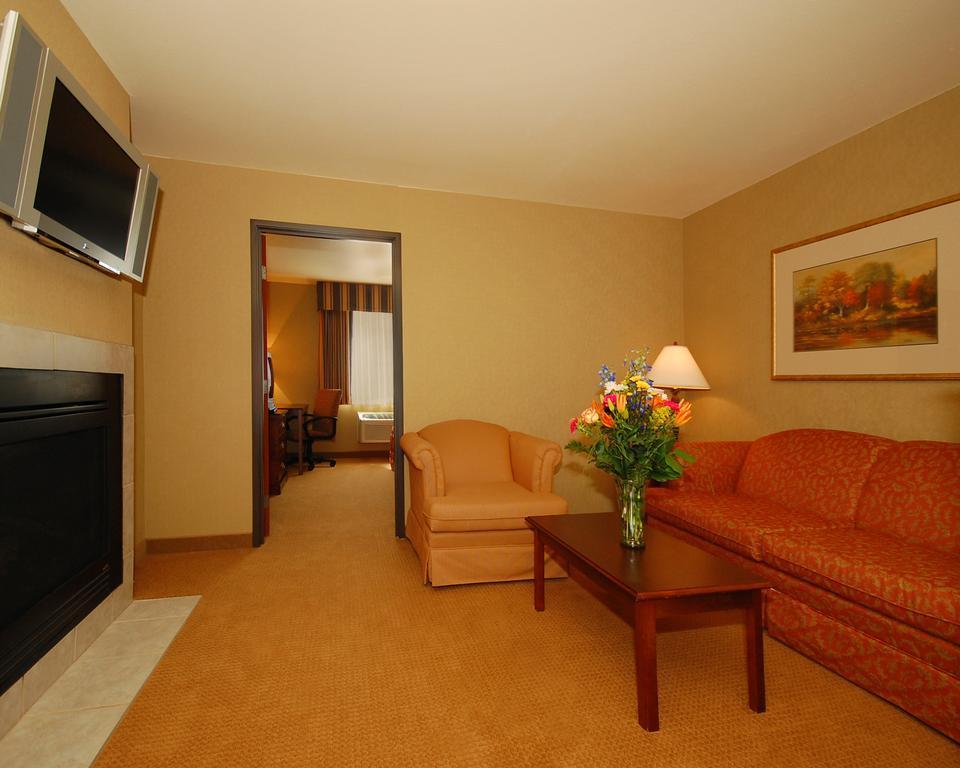Comfort Suites At Par 4 Resort Waupaca Экстерьер фото