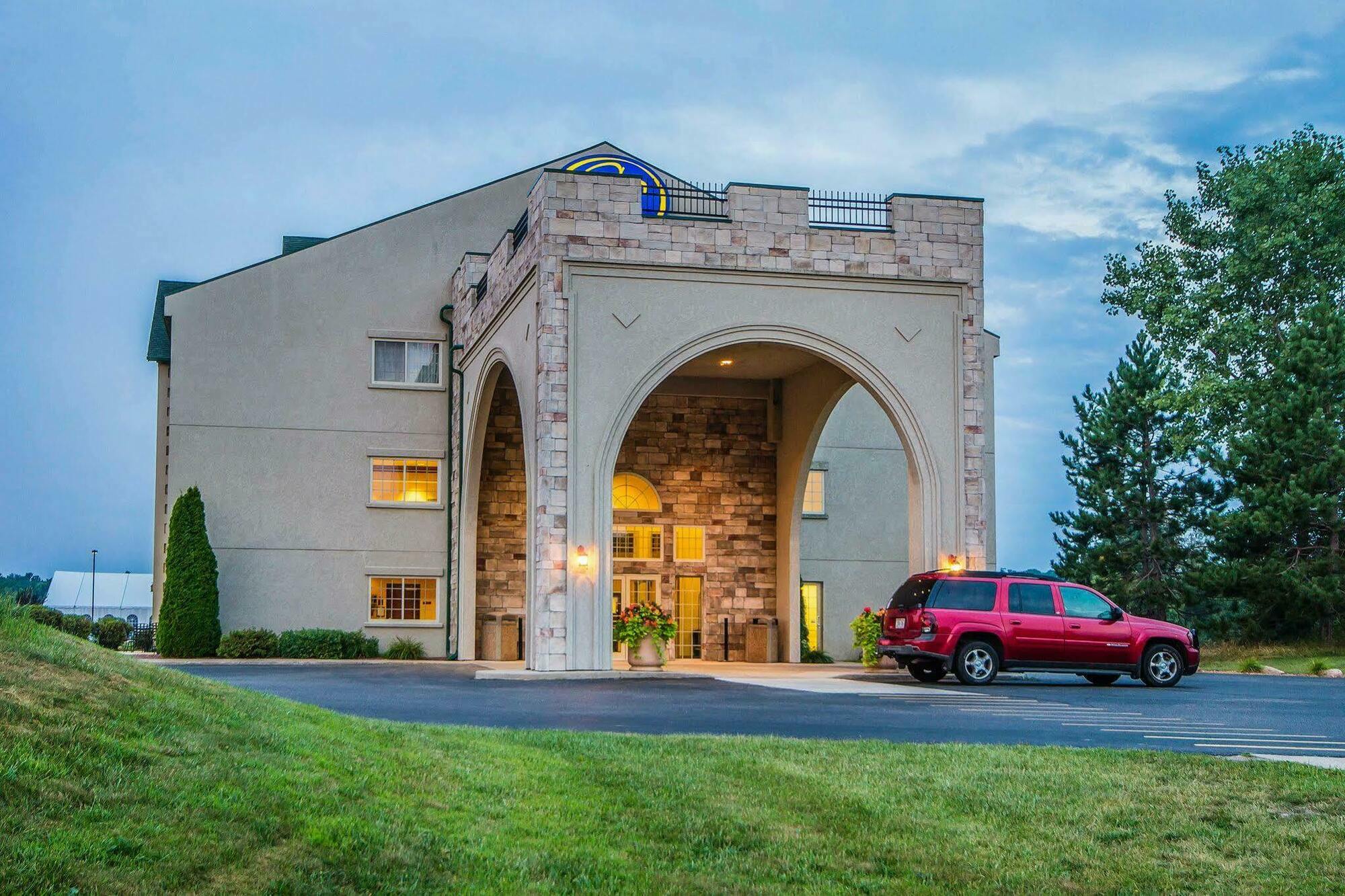 Comfort Suites At Par 4 Resort Waupaca Экстерьер фото